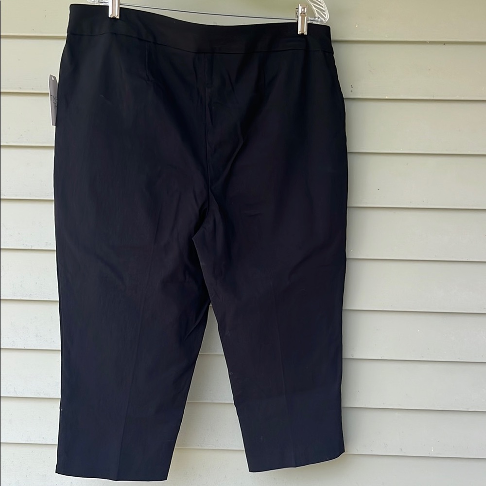 Time and Tru classic Women's Black Capris - Picture 8 of 14